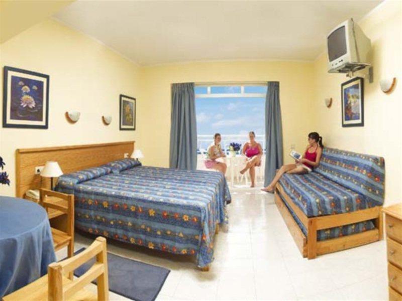 Aparthotel Catalina Sant Antoni de Portmany Esterno foto