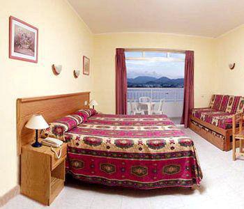 Aparthotel Catalina Sant Antoni de Portmany Esterno foto